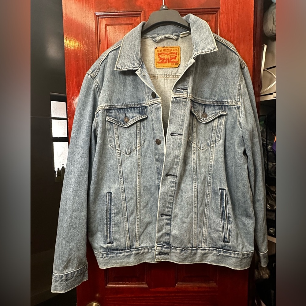 Levi’s Light Wash Men’s Jean Jacket